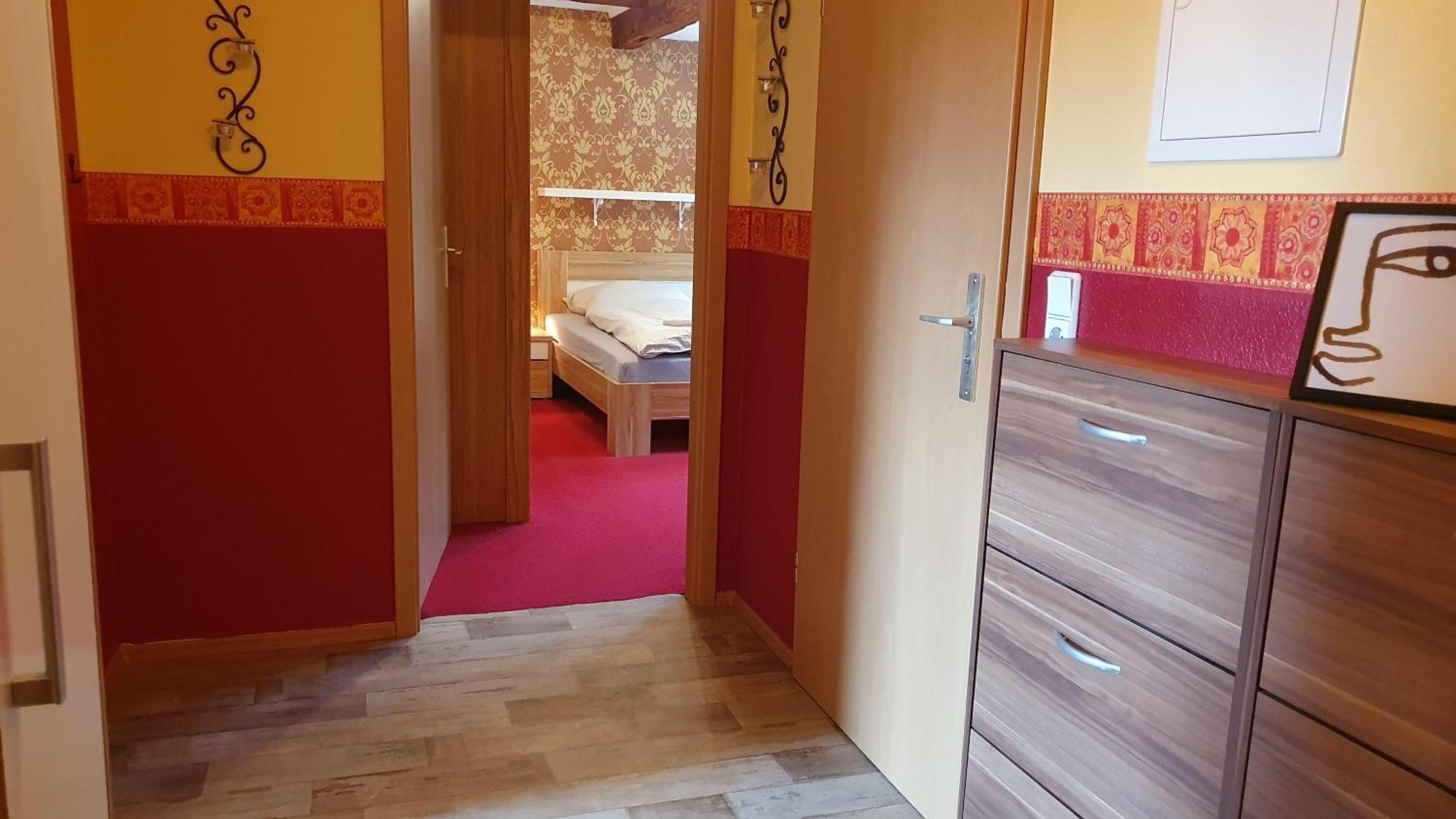 Ferienwohnung Im Gutshof Direkt Gegenueber Dem Schloss, Rhododendronpark Mit Terrasse Und Wlan Kromlau Esterno foto