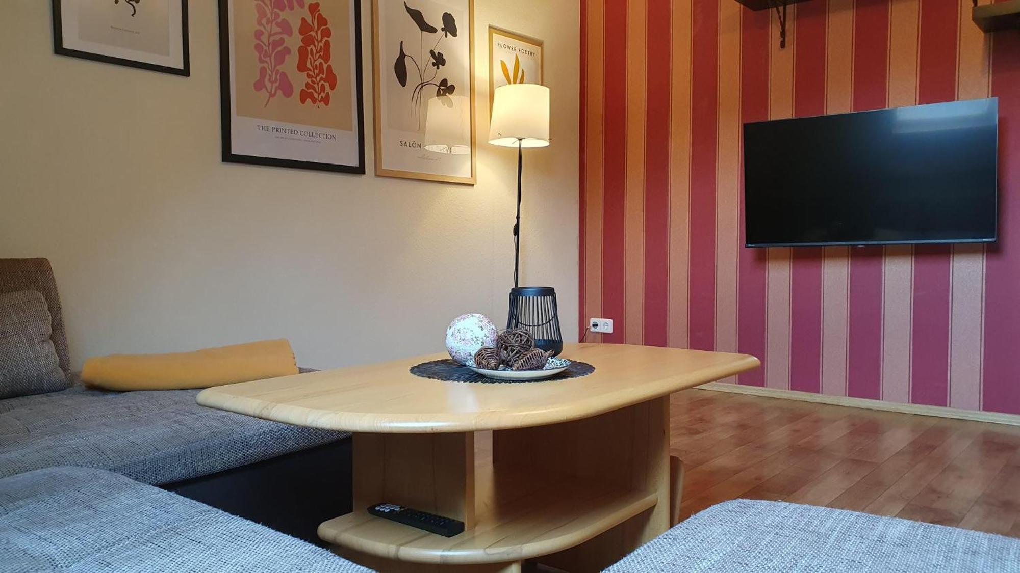 Ferienwohnung Im Gutshof Direkt Gegenueber Dem Schloss, Rhododendronpark Mit Terrasse Und Wlan Kromlau Esterno foto