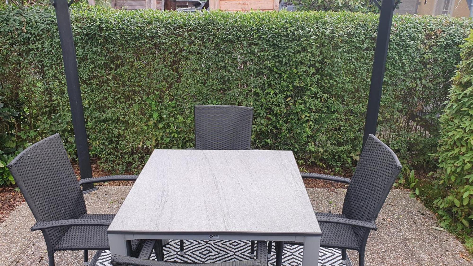 Ferienwohnung Im Gutshof Direkt Gegenueber Dem Schloss, Rhododendronpark Mit Terrasse Und Wlan Kromlau Esterno foto